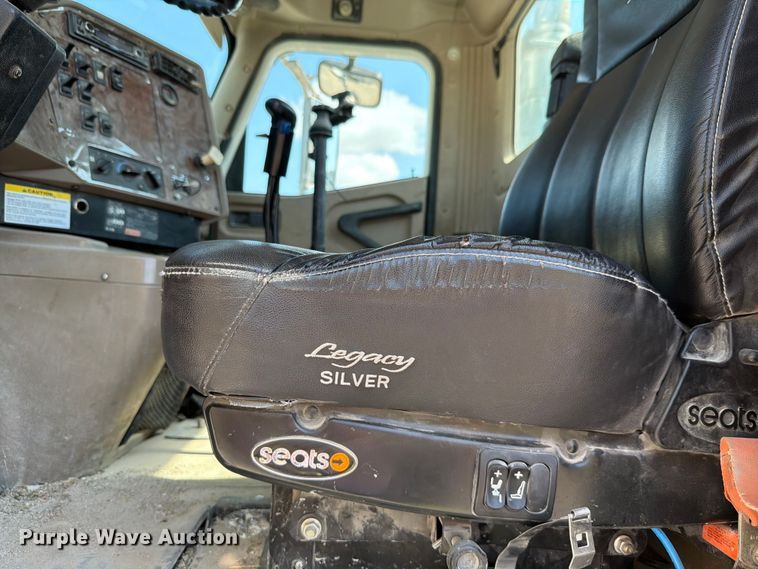image for item FH6253 2007 International DF557 Paystar 5000 ready mix truck