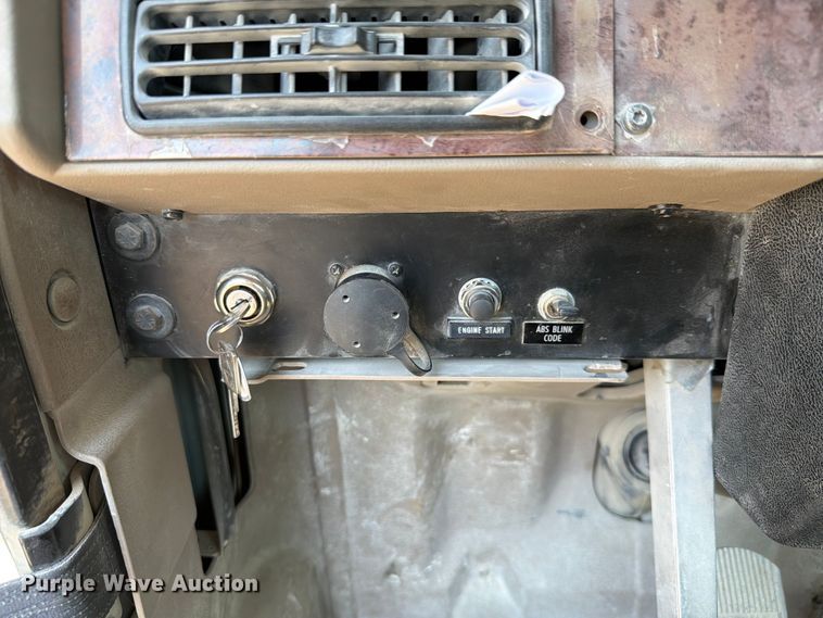 image for item FH6253 2007 International DF557 Paystar 5000 ready mix truck