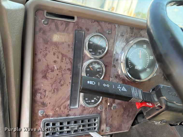 image for item FH6253 2007 International DF557 Paystar 5000 ready mix truck