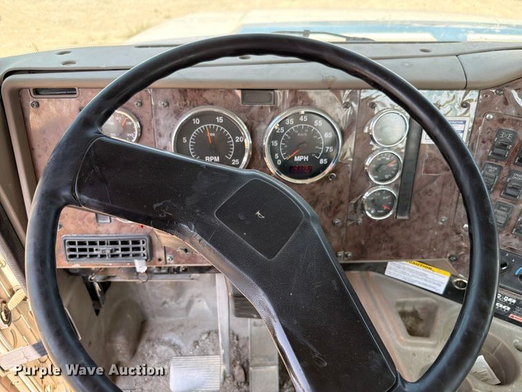 image for item FH6253 2007 International DF557 Paystar 5000 ready mix truck