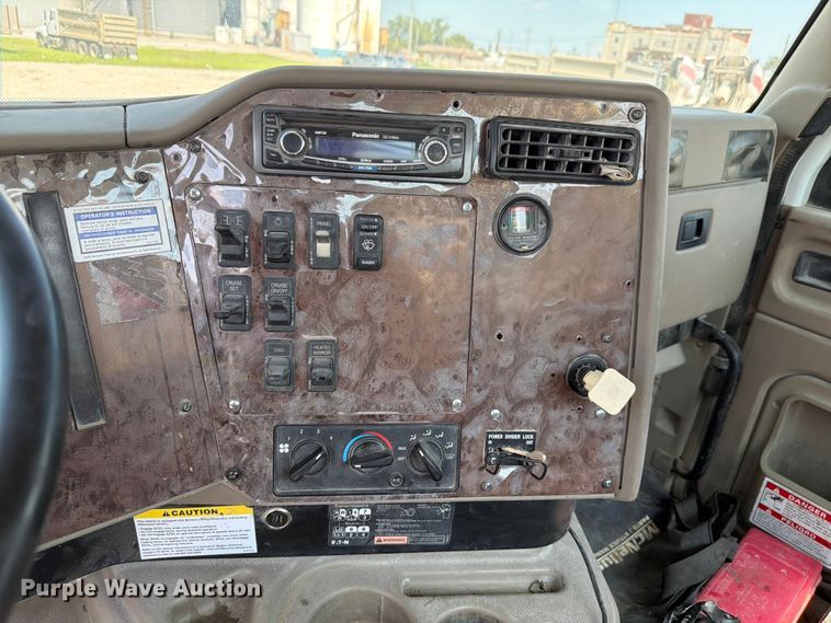 image for item FH6253 2007 International DF557 Paystar 5000 ready mix truck