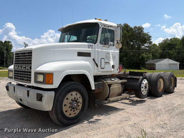image for item FH6254 1990 Mack CH613 truck cab and chassis