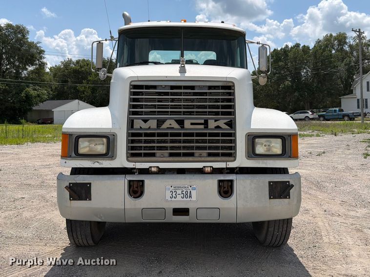 image for item FH6254 1990 Mack CH613 truck cab and chassis
