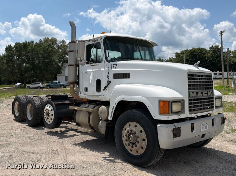 image for item FH6254 1990 Mack CH613 truck cab and chassis