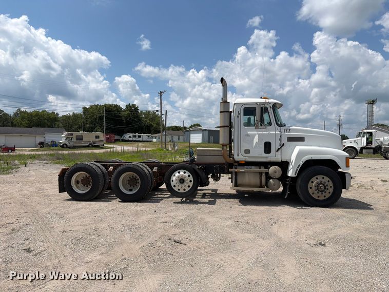 image for item FH6254 1990 Mack CH613 truck cab and chassis