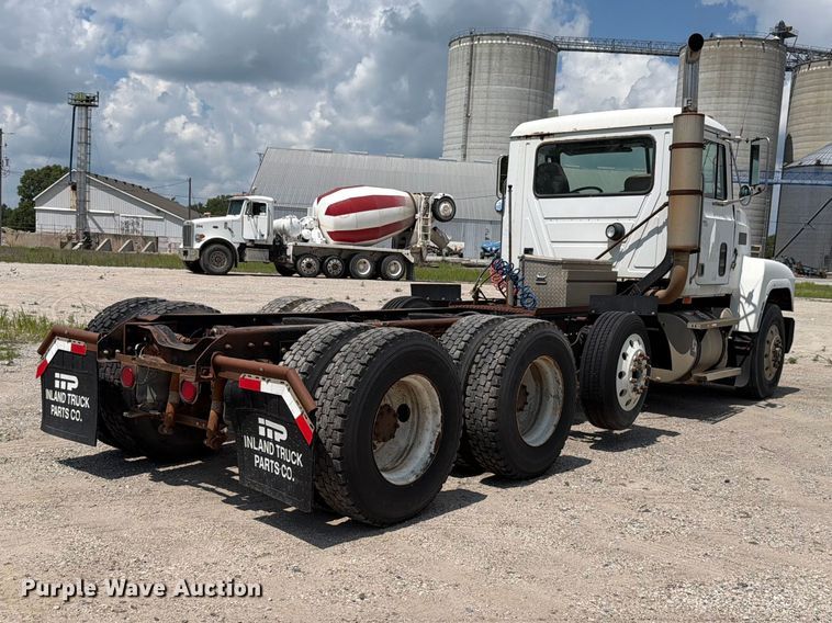 image for item FH6254 1990 Mack CH613 truck cab and chassis