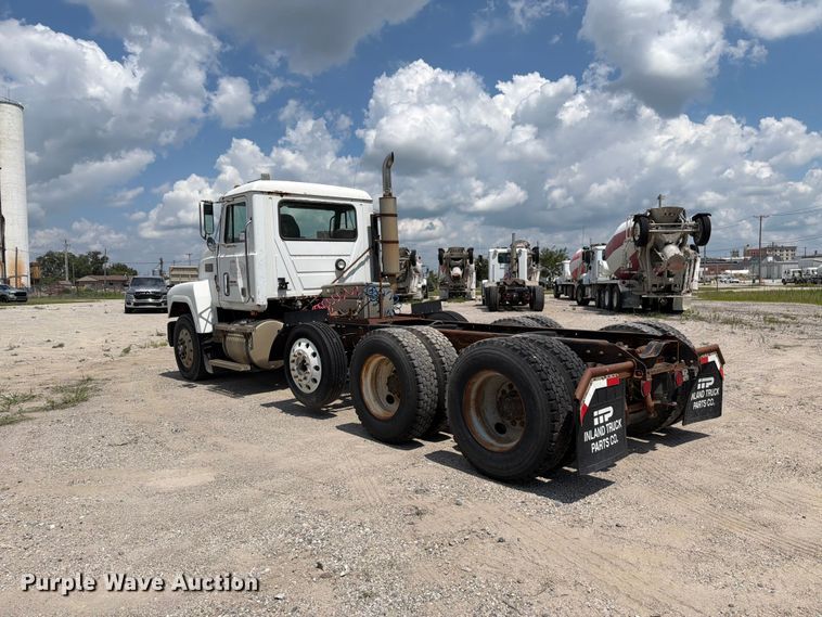 image for item FH6254 1990 Mack CH613 truck cab and chassis