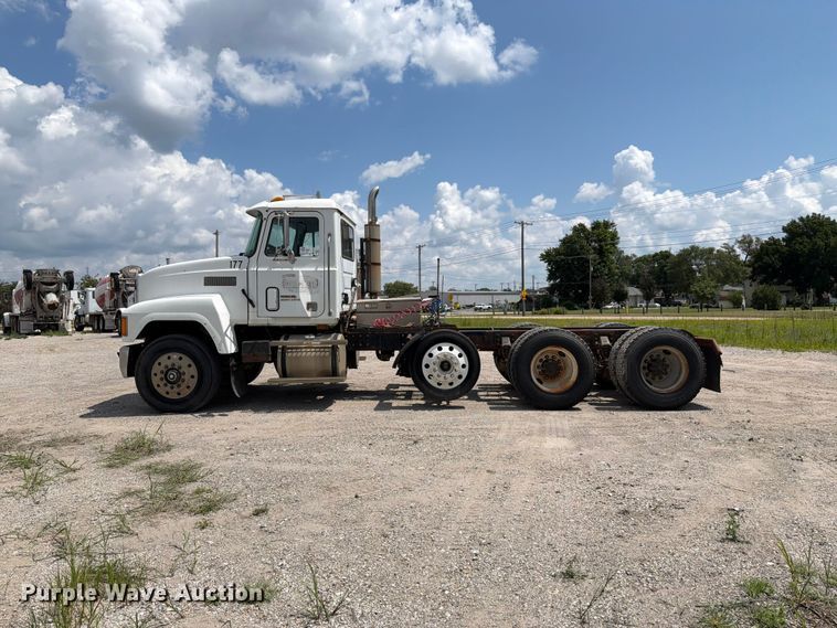 image for item FH6254 1990 Mack CH613 truck cab and chassis