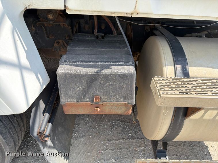 image for item FH6254 1990 Mack CH613 truck cab and chassis