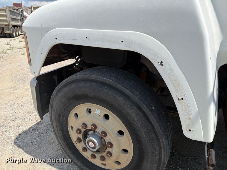 image for item FH6254 1990 Mack CH613 truck cab and chassis