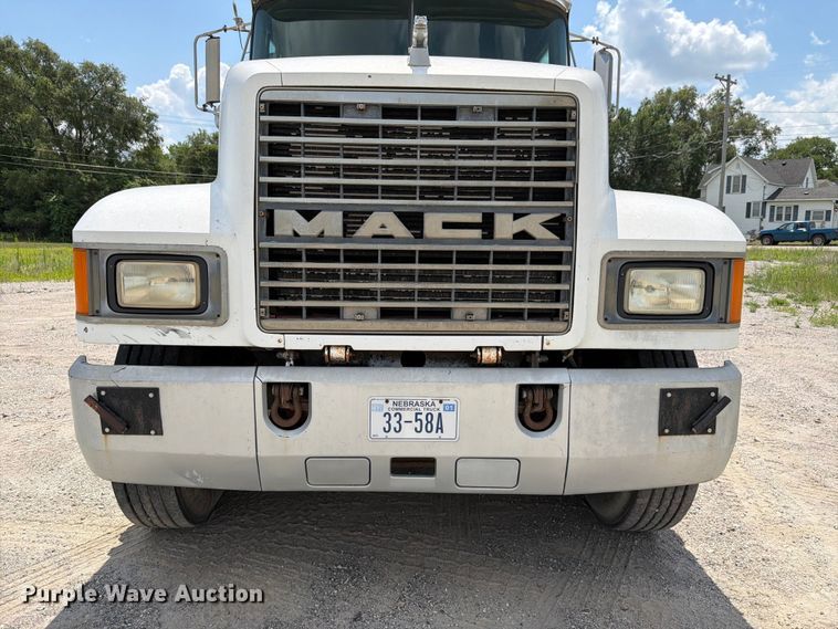 image for item FH6254 1990 Mack CH613 truck cab and chassis