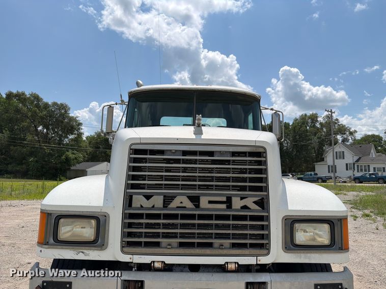 image for item FH6254 1990 Mack CH613 truck cab and chassis