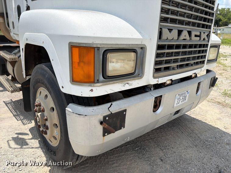 image for item FH6254 1990 Mack CH613 truck cab and chassis