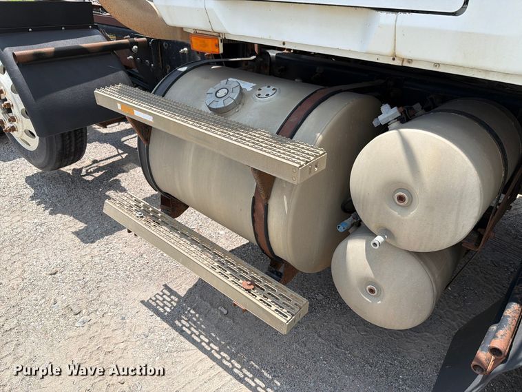 image for item FH6254 1990 Mack CH613 truck cab and chassis