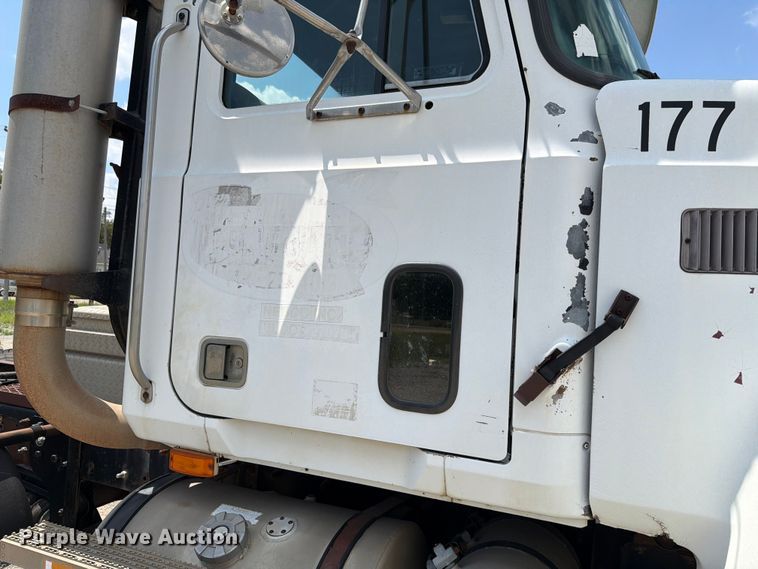 image for item FH6254 1990 Mack CH613 truck cab and chassis
