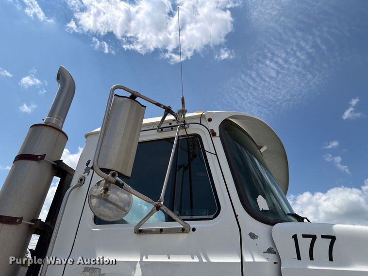 image for item FH6254 1990 Mack CH613 truck cab and chassis