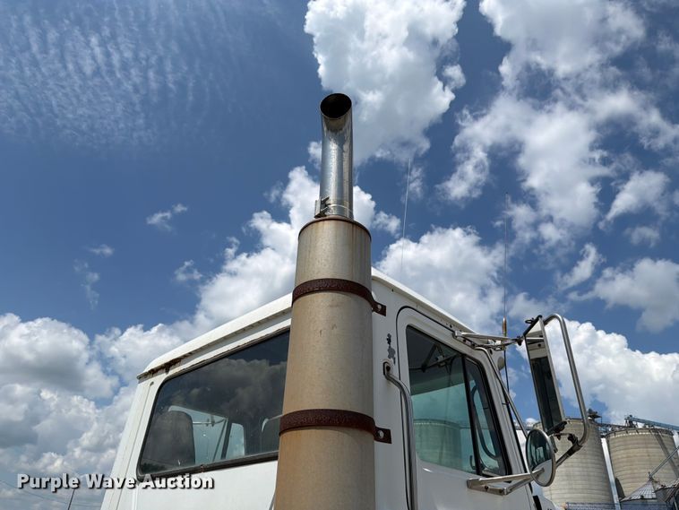 image for item FH6254 1990 Mack CH613 truck cab and chassis