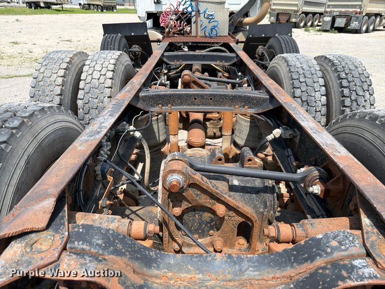 image for item FH6254 1990 Mack CH613 truck cab and chassis