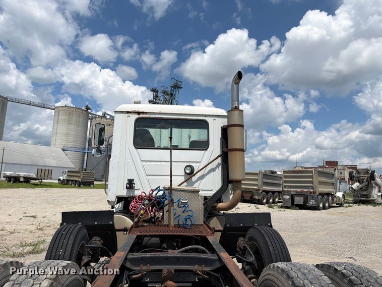 image for item FH6254 1990 Mack CH613 truck cab and chassis