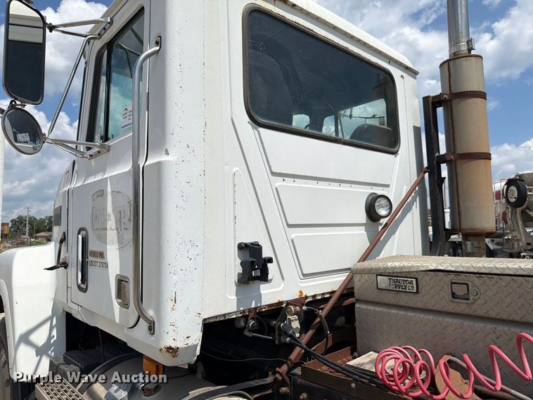 image for item FH6254 1990 Mack CH613 truck cab and chassis