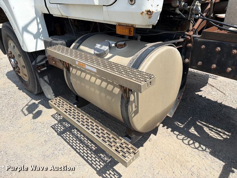 image for item FH6254 1990 Mack CH613 truck cab and chassis