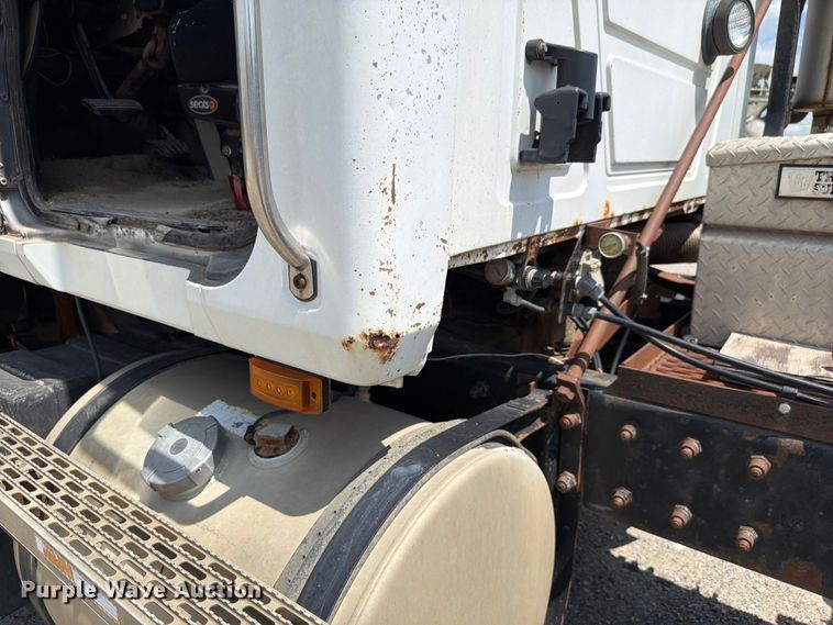 image for item FH6254 1990 Mack CH613 truck cab and chassis