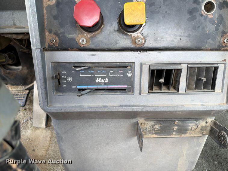 image for item FH6254 1990 Mack CH613 truck cab and chassis