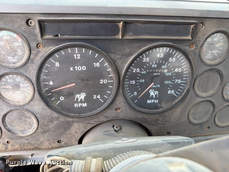image for item FH6254 1990 Mack CH613 truck cab and chassis