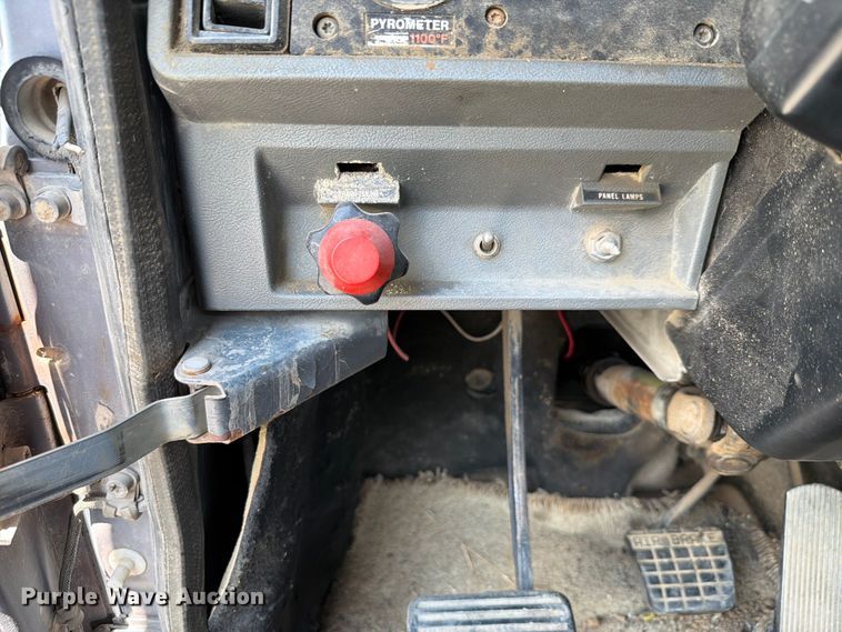 image for item FH6254 1990 Mack CH613 truck cab and chassis