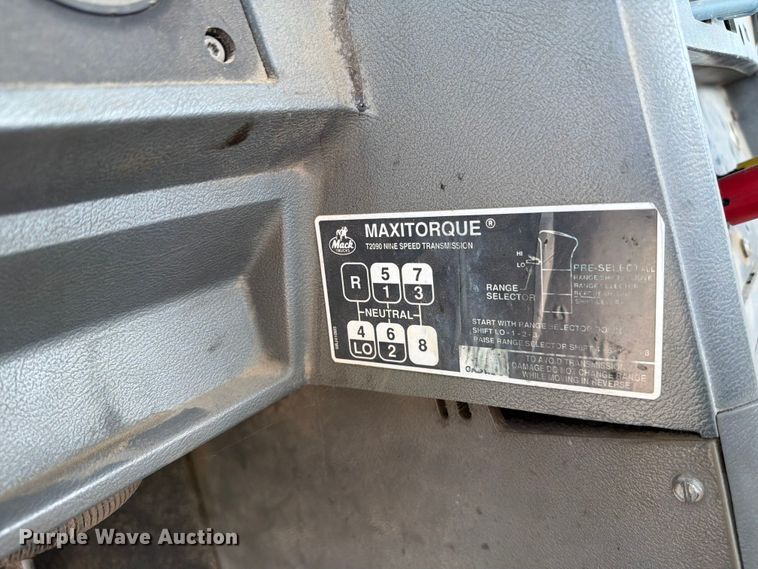 image for item FH6254 1990 Mack CH613 truck cab and chassis