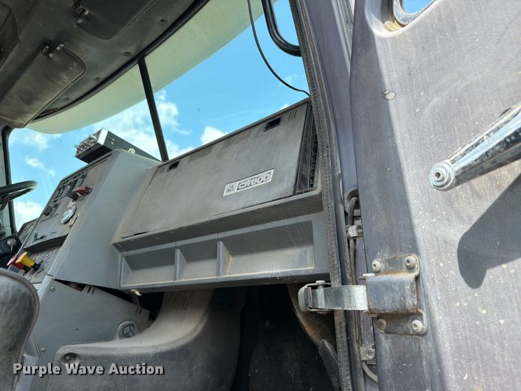 image for item FH6254 1990 Mack CH613 truck cab and chassis