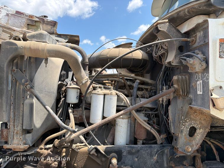 image for item FH6254 1990 Mack CH613 truck cab and chassis