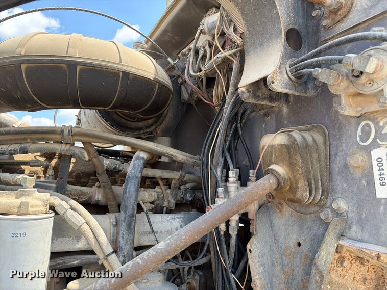 image for item FH6254 1990 Mack CH613 truck cab and chassis