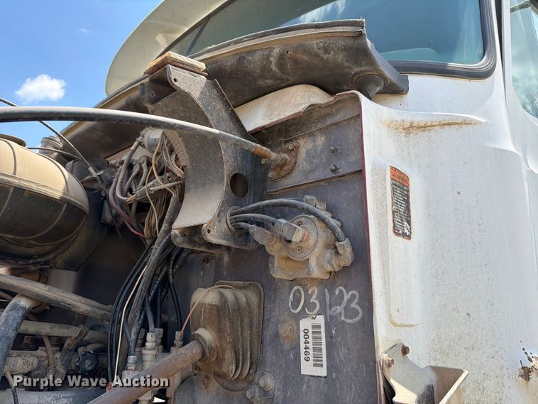 image for item FH6254 1990 Mack CH613 truck cab and chassis