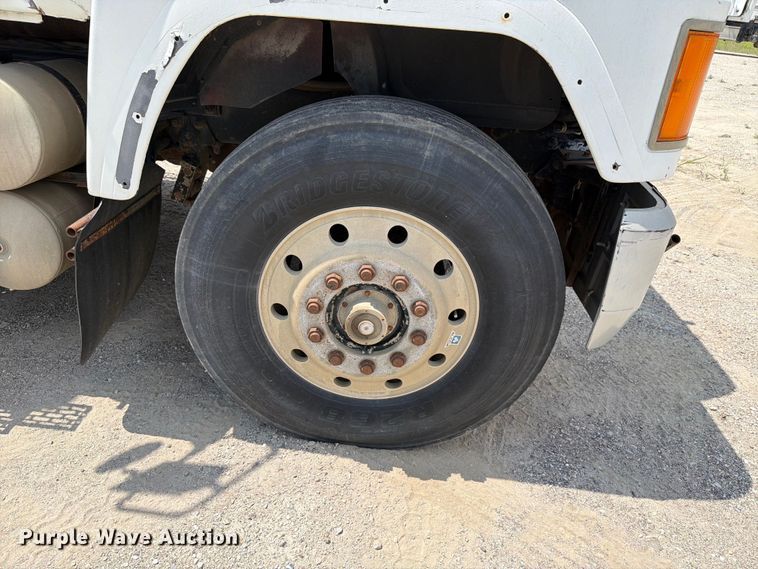 image for item FH6254 1990 Mack CH613 truck cab and chassis