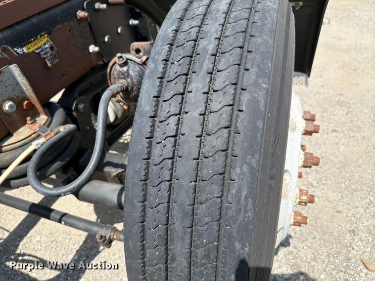 image for item FH6254 1990 Mack CH613 truck cab and chassis