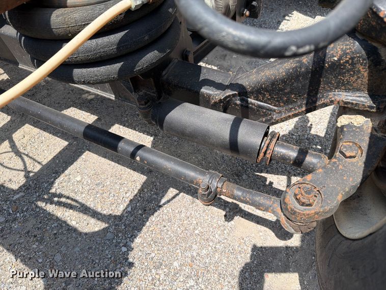 image for item FH6254 1990 Mack CH613 truck cab and chassis