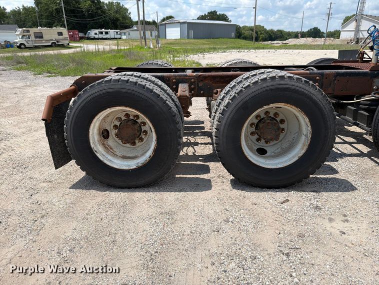 image for item FH6254 1990 Mack CH613 truck cab and chassis