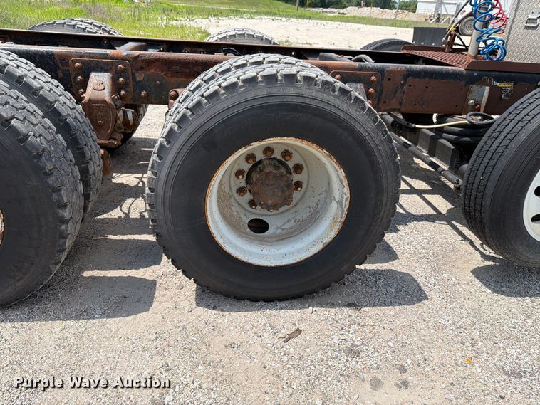 image for item FH6254 1990 Mack CH613 truck cab and chassis