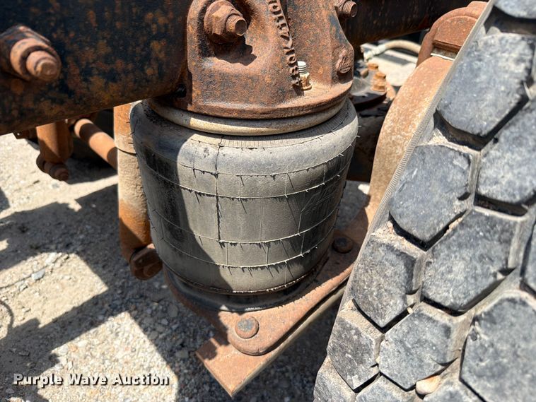 image for item FH6254 1990 Mack CH613 truck cab and chassis