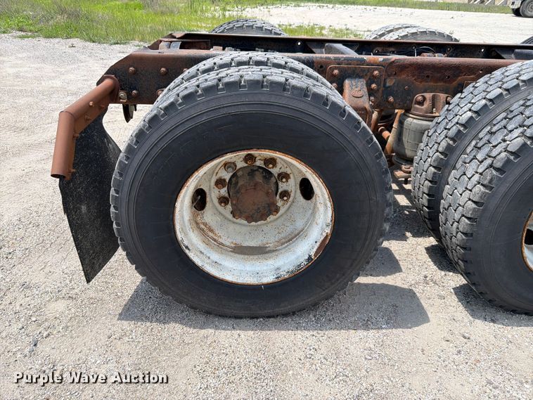 image for item FH6254 1990 Mack CH613 truck cab and chassis