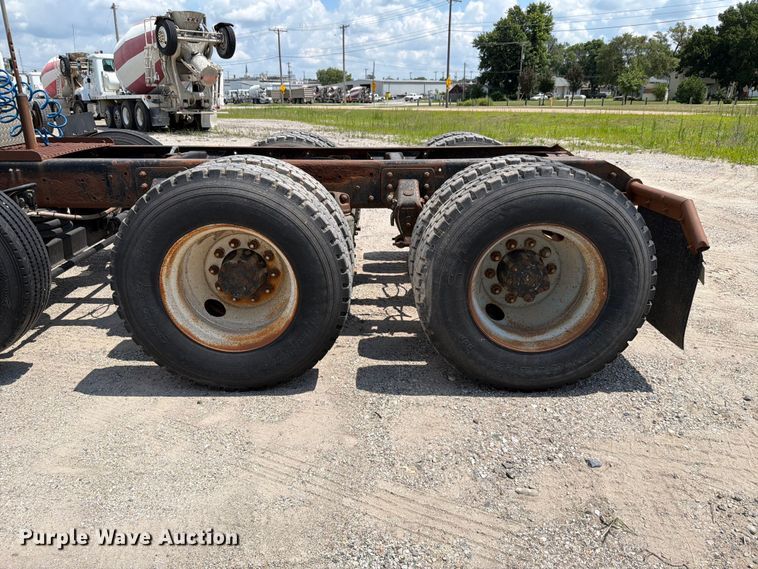 image for item FH6254 1990 Mack CH613 truck cab and chassis