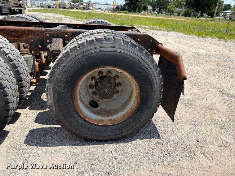image for item FH6254 1990 Mack CH613 truck cab and chassis