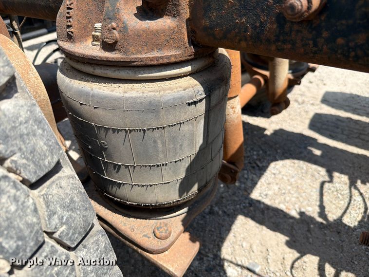image for item FH6254 1990 Mack CH613 truck cab and chassis