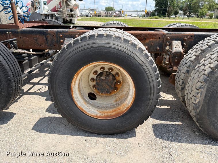 image for item FH6254 1990 Mack CH613 truck cab and chassis