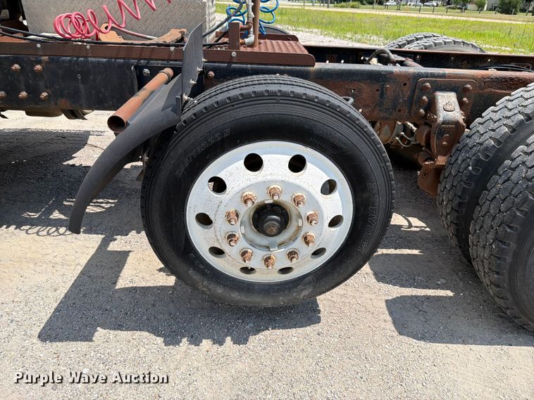 image for item FH6254 1990 Mack CH613 truck cab and chassis
