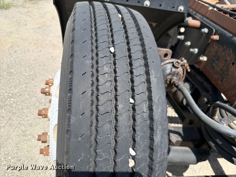 image for item FH6254 1990 Mack CH613 truck cab and chassis