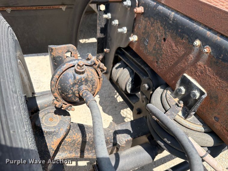 image for item FH6254 1990 Mack CH613 truck cab and chassis