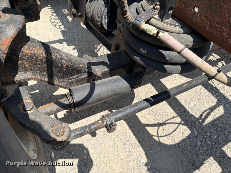 image for item FH6254 1990 Mack CH613 truck cab and chassis