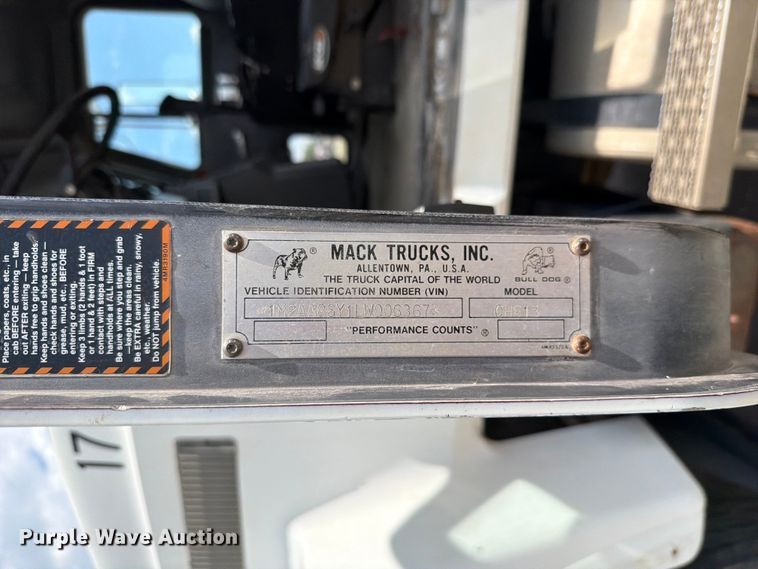 image for item FH6254 1990 Mack CH613 truck cab and chassis